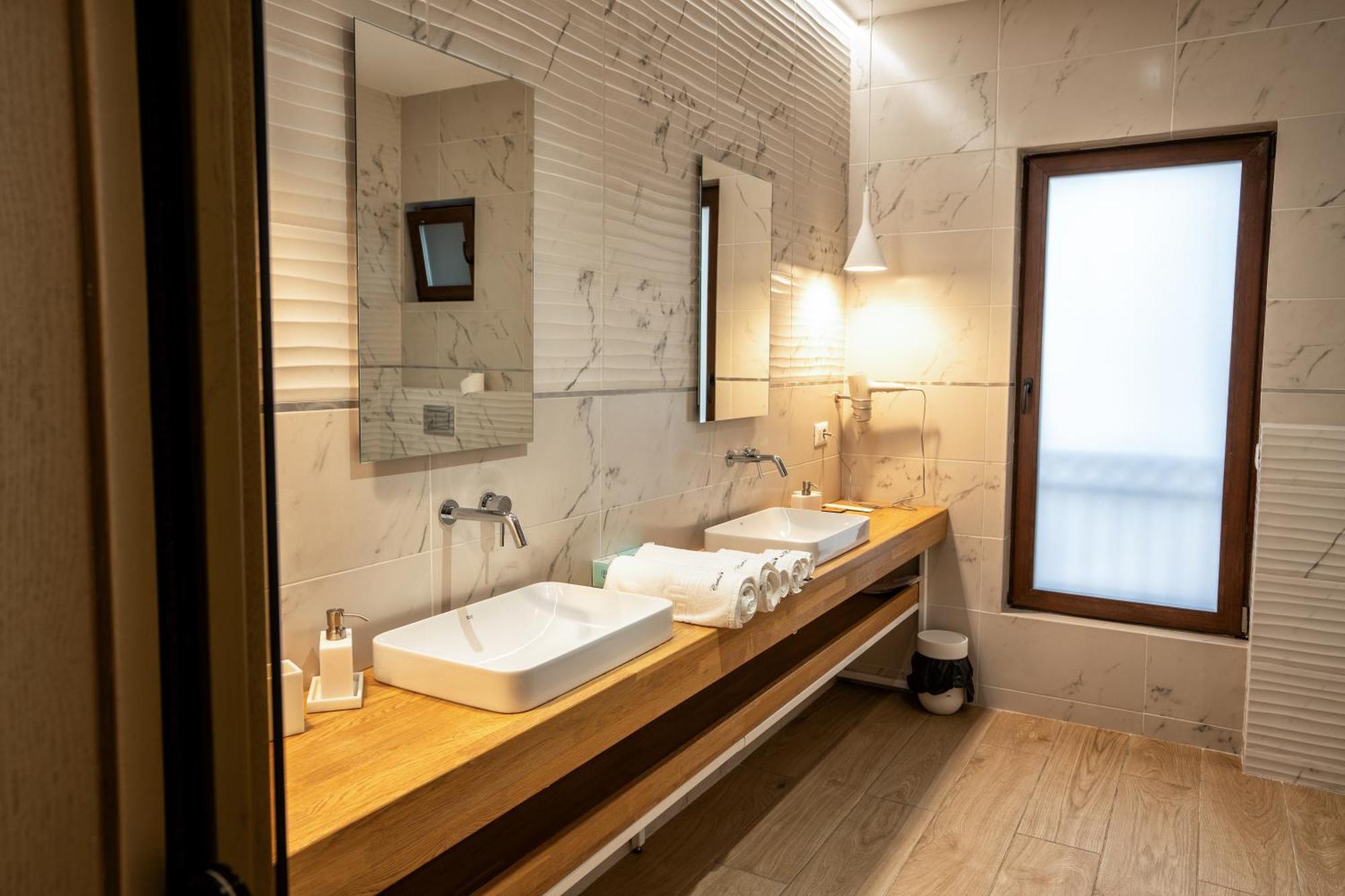Hotel Curtea Veche Curtea de Argeş エクステリア 写真